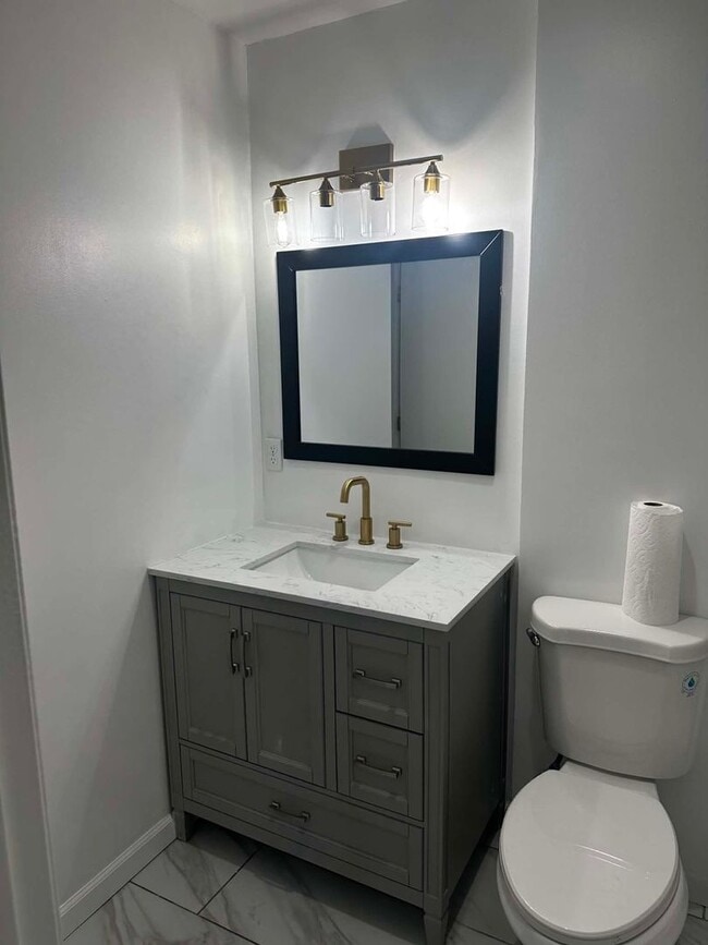 Photo - 4904 Fontana St