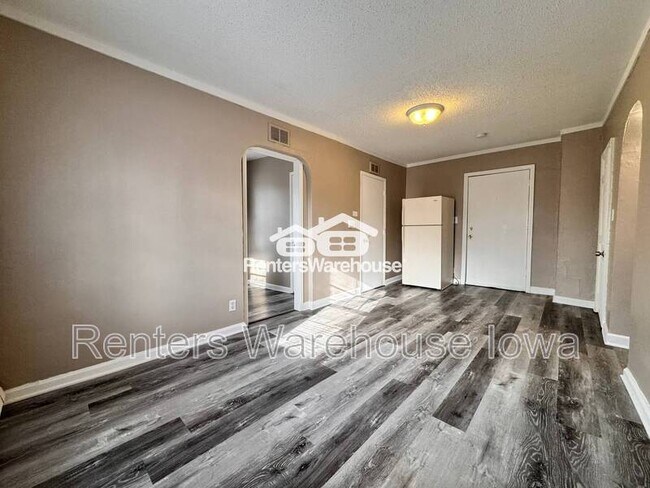 Photo - 2828 Oxford St