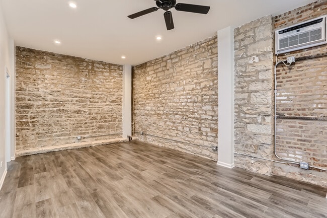 Photo - 226 E Illinois St Unit 6