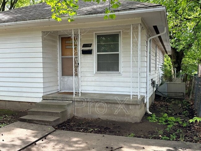 Building Photo - 111 W Lindburg St Unit Apt B