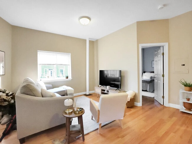 290 E 8th St Unit 290 E 8th St #8
