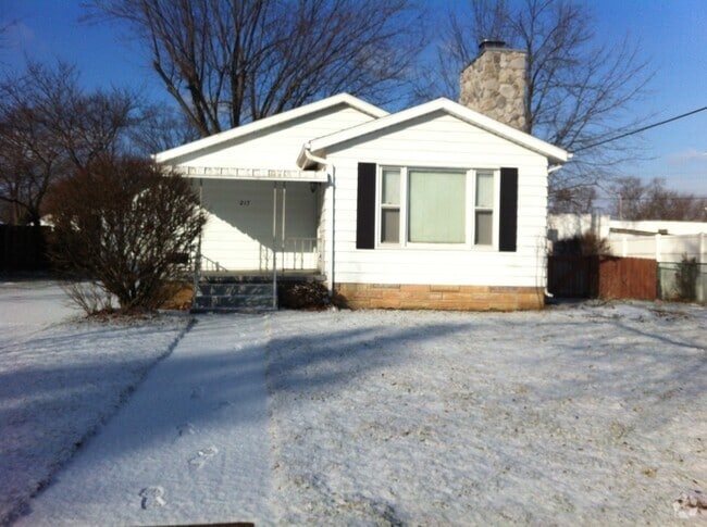 Building Photo - 2 Bedroom Country Charm in Elkhart Rental