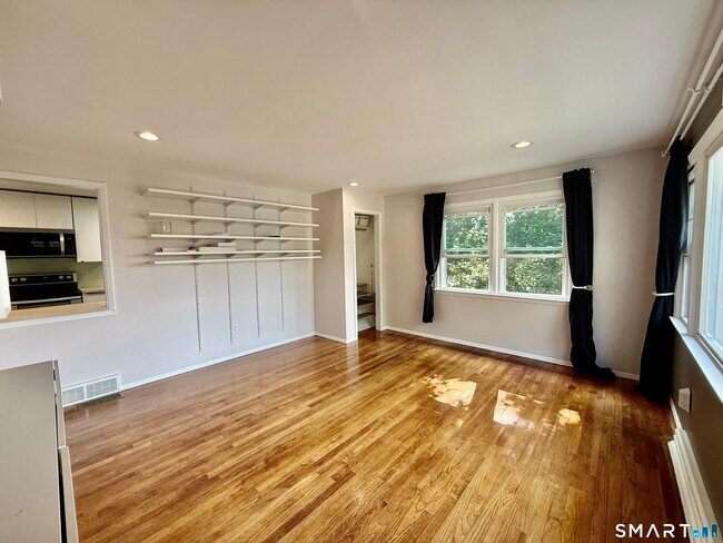 220 Foxon Hill Rd