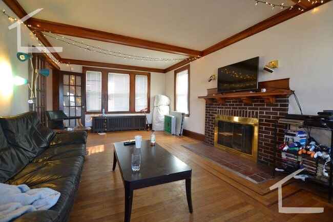 Building Photo - 116 Lake St