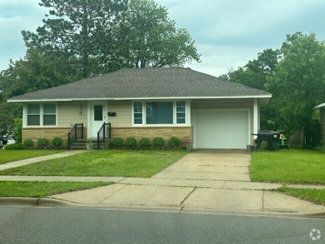 Building Photo - 816 7th St NE Rental