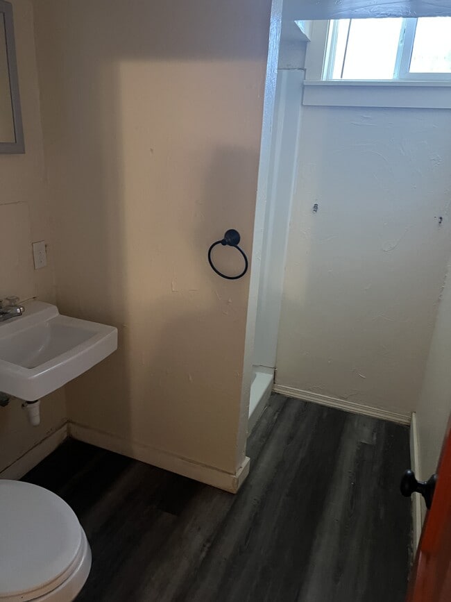 Photo - 921 E 8th Ave