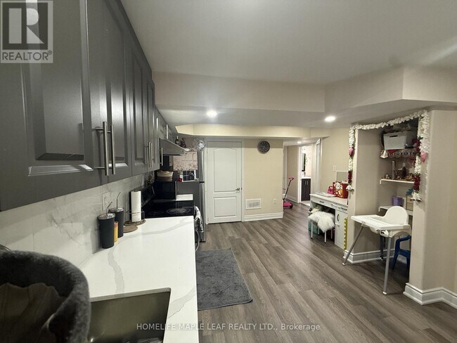 Photo - 92 Robert Parkinson Dr