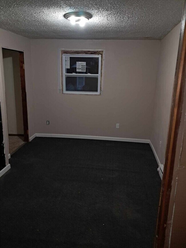 Cozy 2/1 House Rental House Rental in Clarksburg, WV