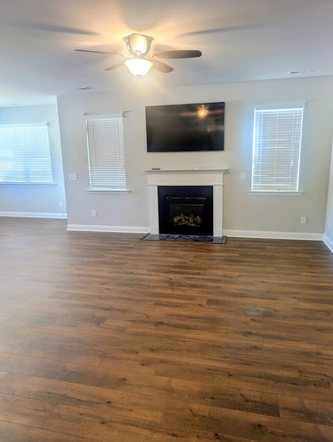 Photo - 3209 Grapevine Ct W