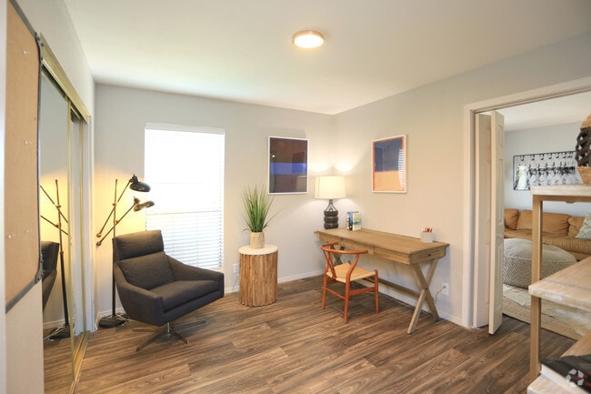 2BR 1BA- Living Room