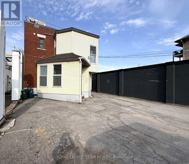 Photo - 790 Bronson Ave