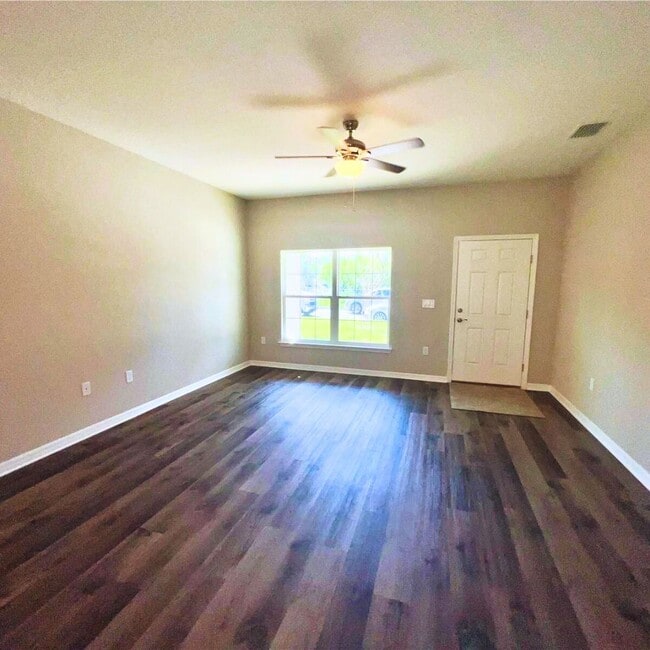 Photo - 1335 W Walnut St