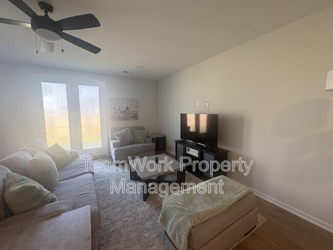 Photo - 506 Green Fern Dr