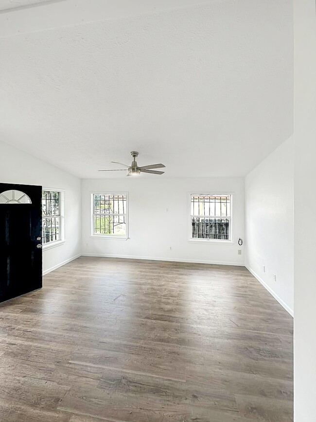 Photo - 11914 Kingslake Forest Dr