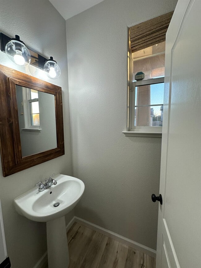 Photo - 721 W Fontaine Ln