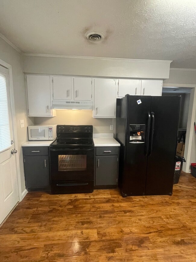 Kitchen - 1527 Kenton St