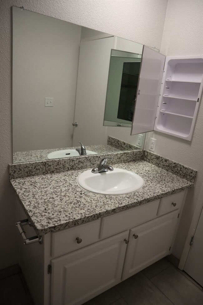 Photo - Pinewood Apartments