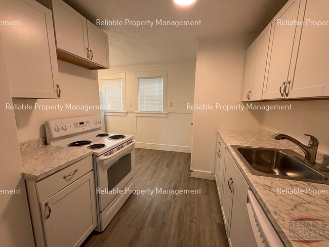 Photo - 215 N 6th Ave Unit Upper