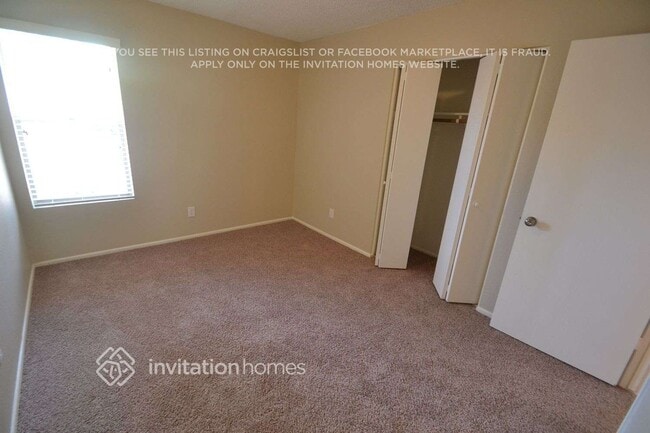 Photo - 704 N Oracle Cir