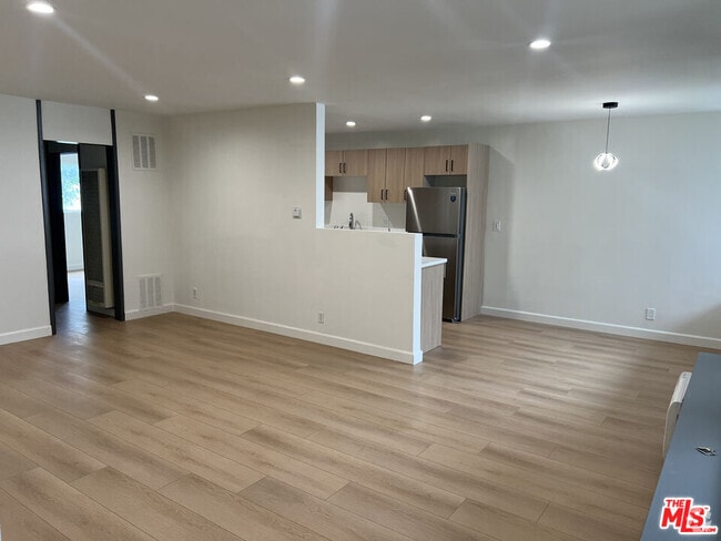 Building Photo - 1253 Hayworth Ave Unit 104 Rental
