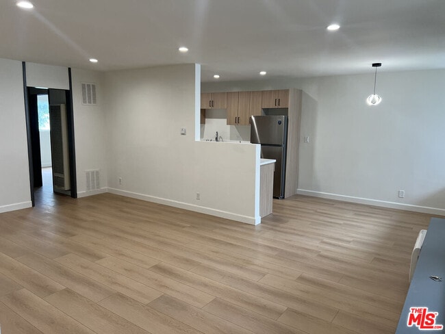 Building Photo - 1253 Hayworth Ave Unit 104 Rental