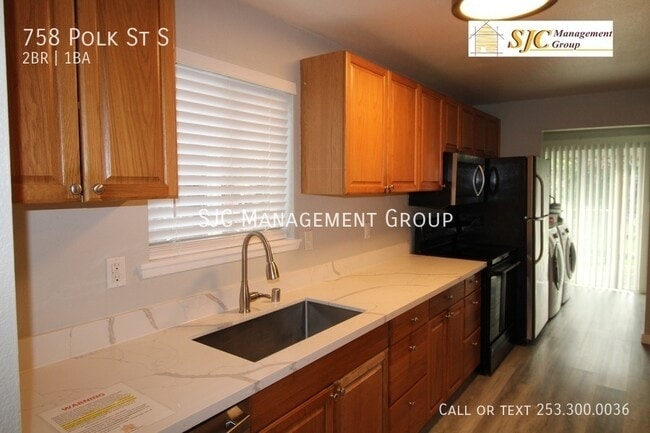 Photo - 758 Polk St S