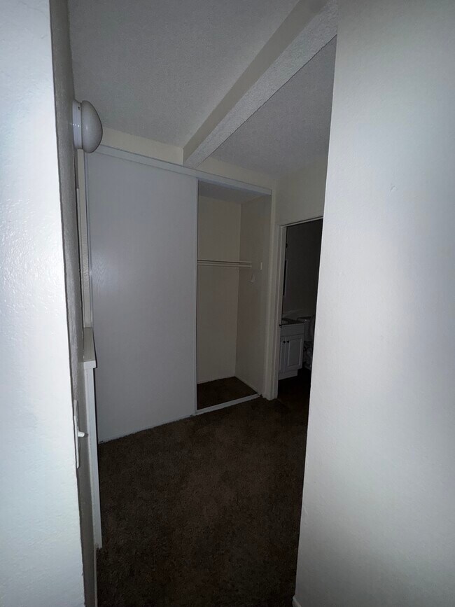 Photo - 937 E Avenue R