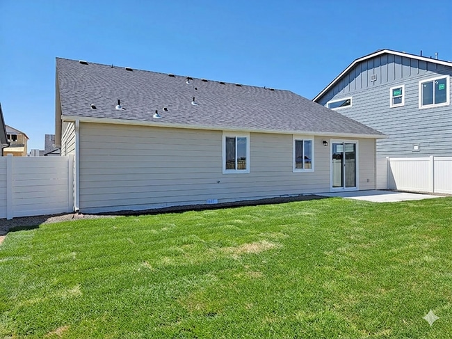 Patio interior - 1096 N Ryde Ave