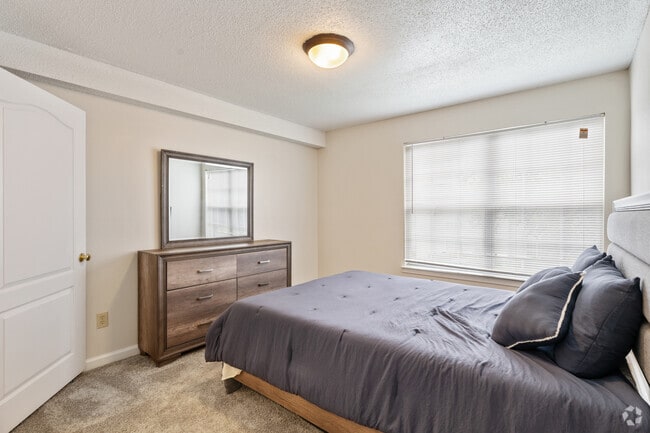 2BR, 1BA - 900SF - Primary Bedroom