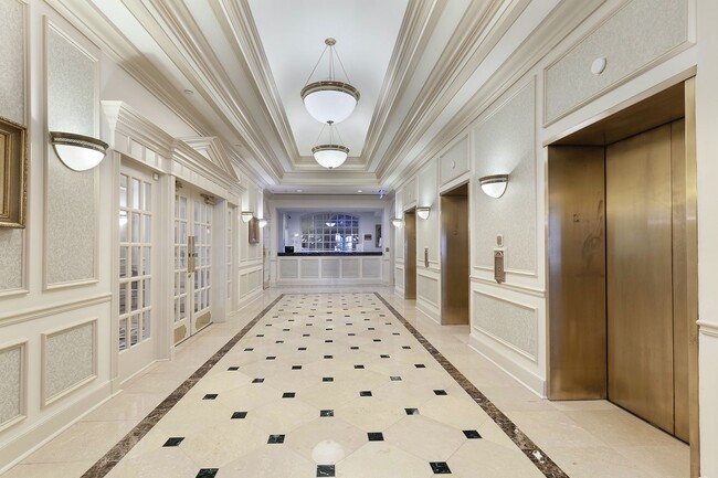 Photo - Beautiful 2bd/2ba Condo 1/2 Block from Piedmont Park and 17th Floor View!!