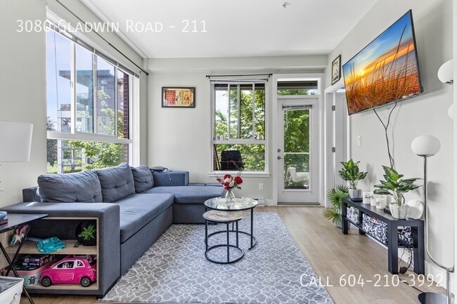 Building Photo - Bright Corner Condo with 2 Parking Unit 211