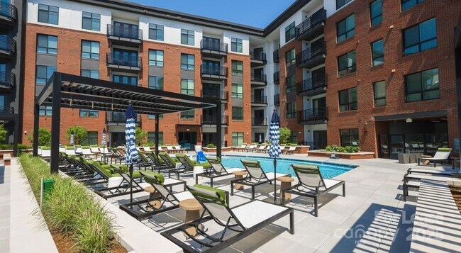 Building Photo - 1711 Commonwealth Ave Unit B1