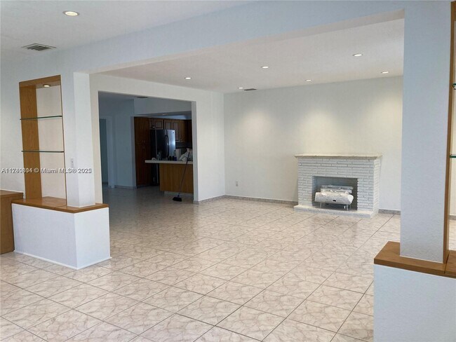 9440 Carlyle Ave