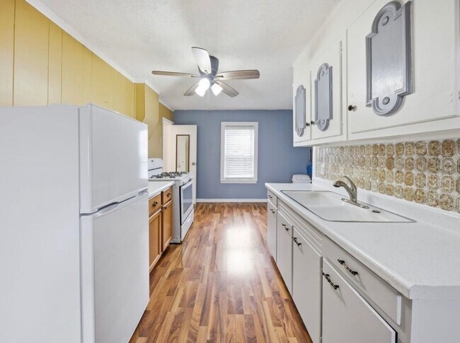 Photo - 604 N 8th Ave