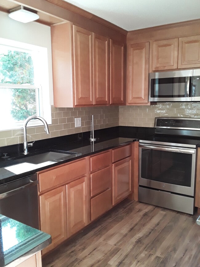 Photo - 22 Barwood Mnr Townhome