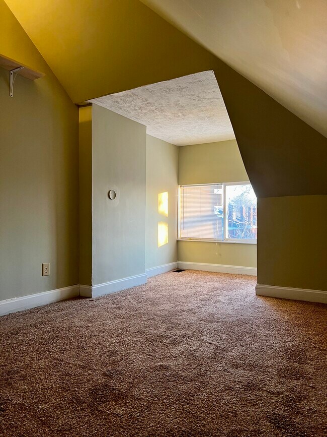 300 E 17th Ave