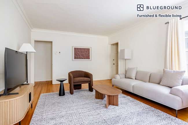 Photo - 136 S Roxbury Dr Unidad FL2-ID1349