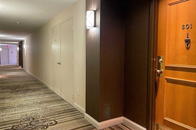 Photo - 135 George St S