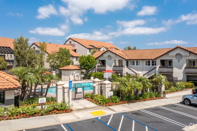Bella Vista Apartments