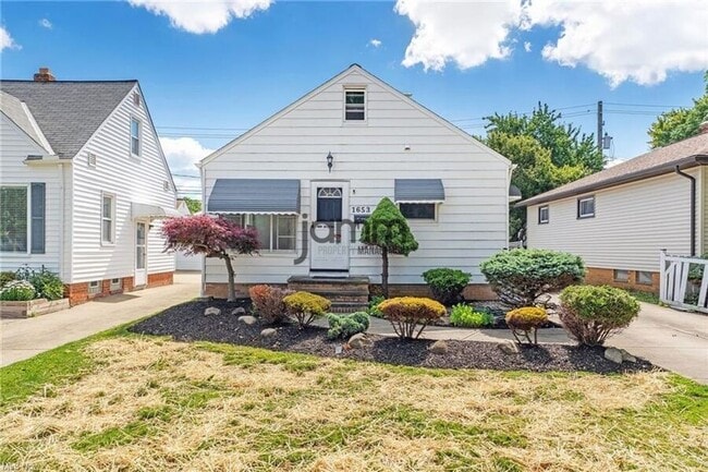 Photo - 1653 Woodhurst Ave