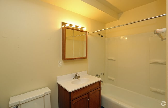 Baño - Southcrest Apartments
