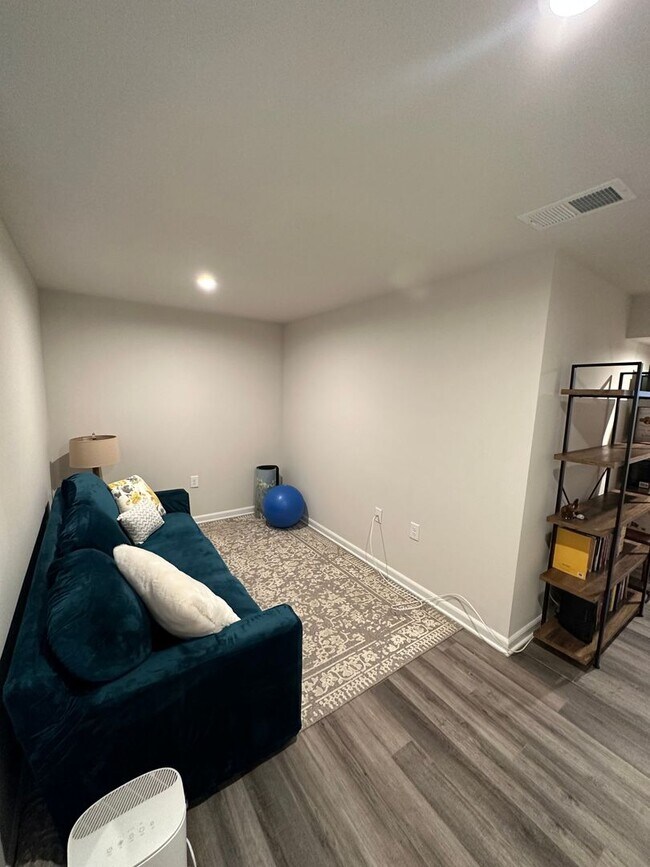 Photo - FULLY FURNISHED like-new Townhouse w/ Garage