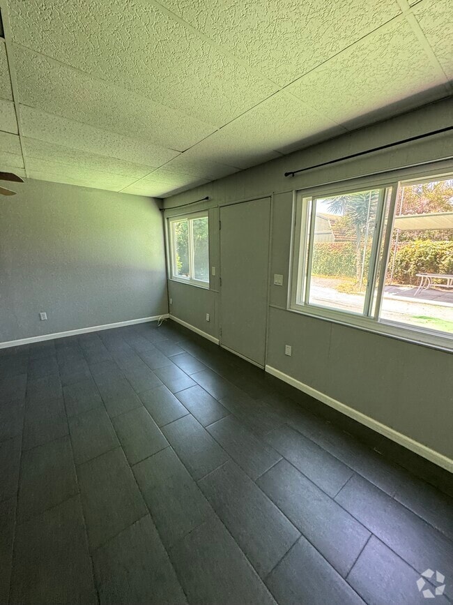 Building Photo - 774 Elder Ave Unit BACK Rental