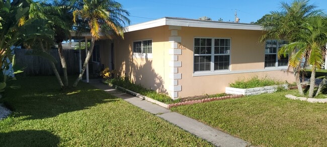 Photo - 571 Trade Winds Dr