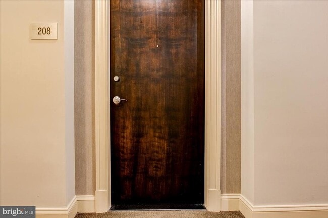 Building Photo - 1023 N Royal St Unit 208