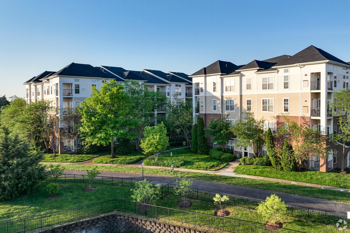 3820 Lightfoot St - Chantilly Park Condos