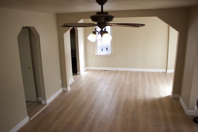 Photo - 28304 Eton St