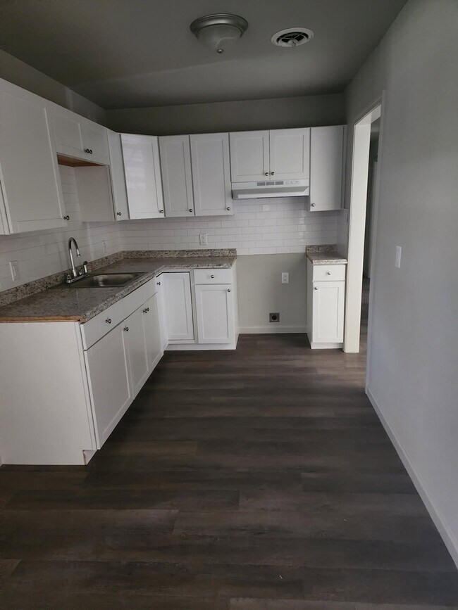2930 Danforth Memorial Dr