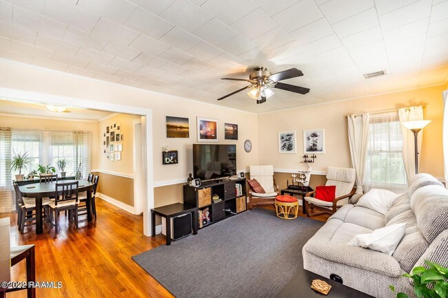 Photo - 313 St Thomas St