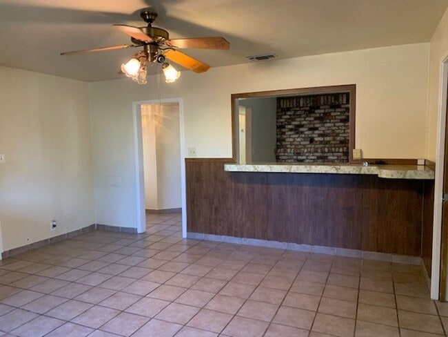 Photo - Cozy Three Bedroom, Two Bathroom Home with 2-Car Garage in S. Natomas